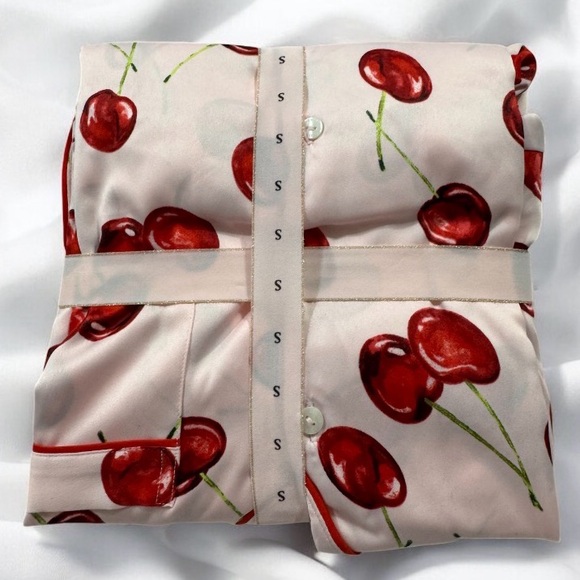 VICTORIA'S SECRET
Signature Satin Short Pajama Set - Picture 2 of 5